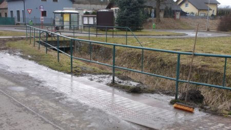 Upravené parkování u hřbitova i úklid chodníků po zimě