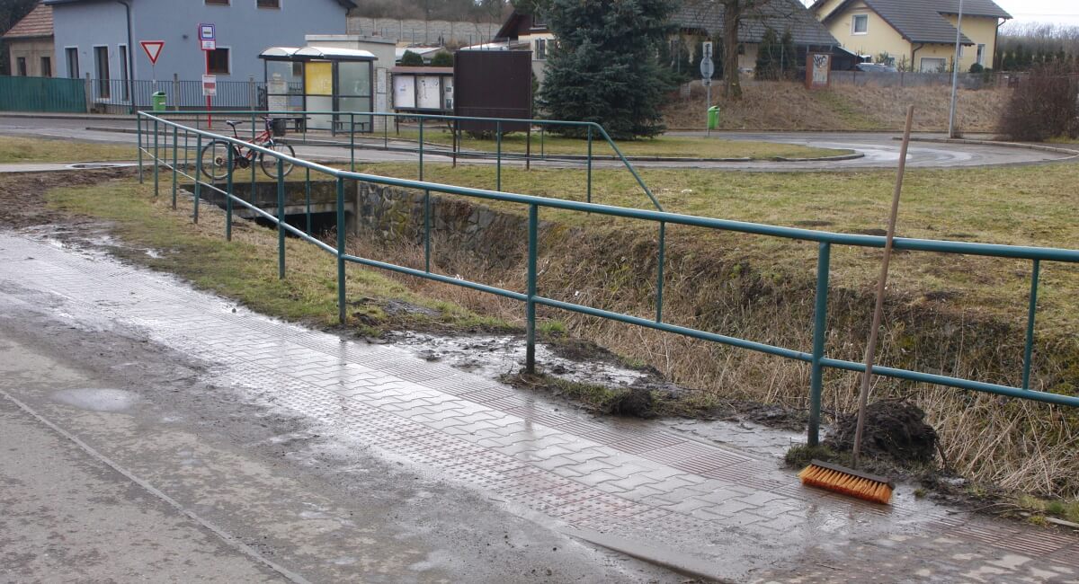 Upravené parkování u hřbitova i úklid chodníků po zimě