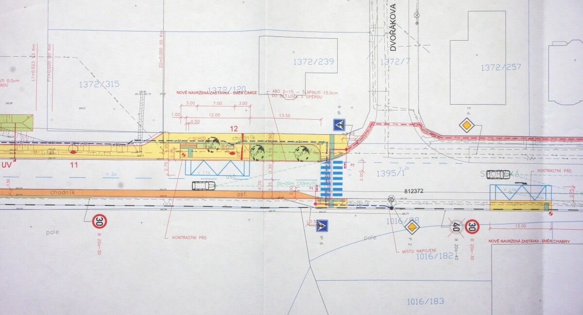 Máme zhotovitele chodníku na čimické obratiště