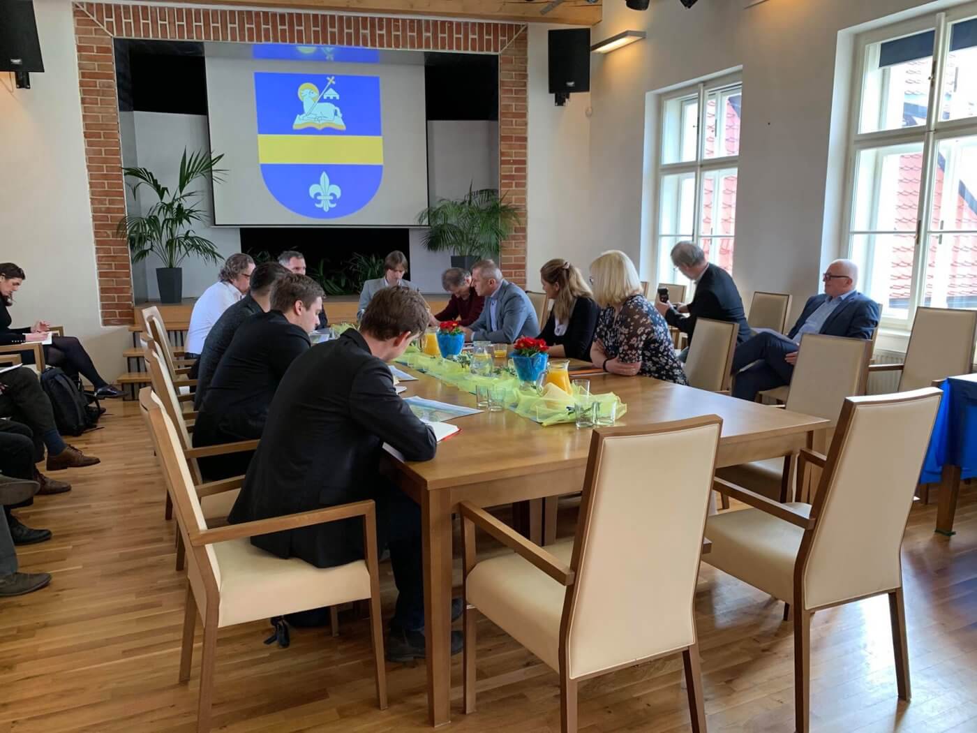 Když budete řešení prosazovat silou, budeme se silou bránit, zaznělo k jižní variantě Pražského okruhu na schůzce starostů s primátorem Prahy v Dolních Chabrech