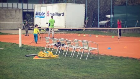 Děti mají sportovat a lítat venku